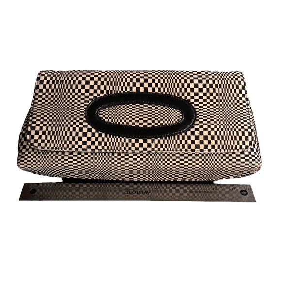 In & Out Optical Illusions Clutch - Picture 2 of 10